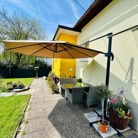 Semesterbostad Sausalblick *